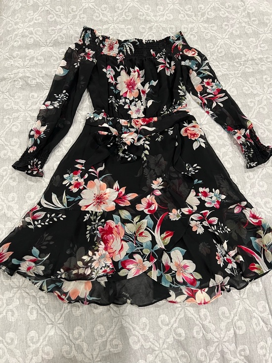 Aqua Dresses & Skirts - Aqua Black Floral Off-Shoulder Long Sleeve Dress